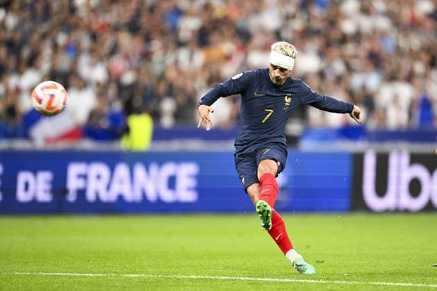 coup franc de GRIEZMANN Antoine (FRA) FOOTBALL : France vs Grece - Qualifications Euro2024 - 19 06 2023 JBAutissier Panoramic  