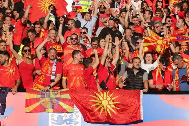 England v North Macedonia UEFA EURO, EM, Europameisterschaft,Fussball 2024 Qualifiers The North Macedonia fans before the UEFA Euro 2024 Qualifiers Group C match at Old Trafford, Manchester Copyright: xPaulxChestertonx FIL-18631-0109 UK Newspapers OUT