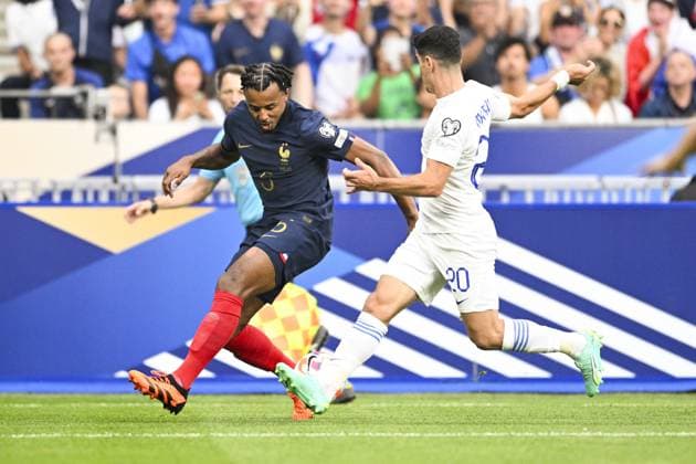 KOUNDE Jules (FRA) vs Petros Mantalos (Gre) FOOTBALL : France vs Grece - Qualifications Euro2024 - 19 06 2023 JBAutissier Panoramic  