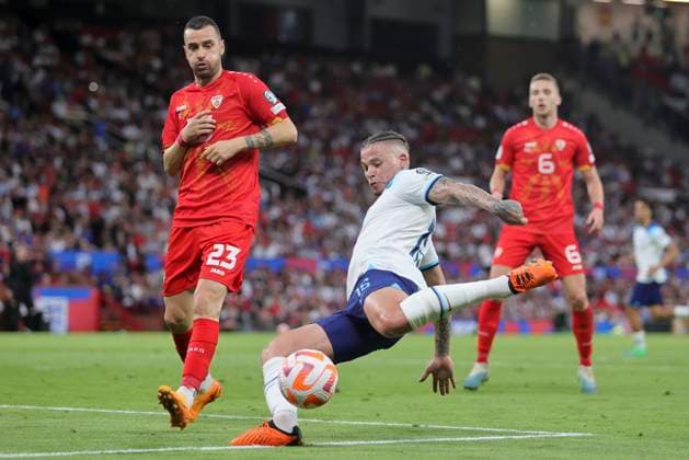 England v North Macedonia UEFA EURO, EM, Europameisterschaft,Fussball 2024 Qualifiers Calvin Phillips of England slips as he has a shot on goal during the UEFA Euro 2024 Qualifiers Group C match at Old Trafford, Manchester Copyright: xPaulxChestertonx FIL-18631-0142 UK Newspapers OUT
