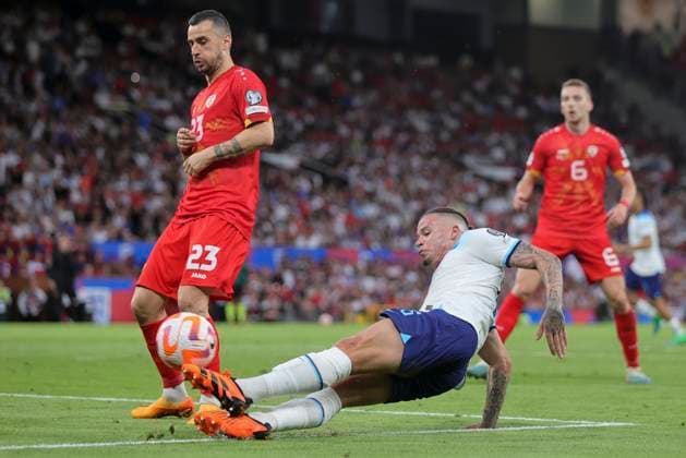 England v North Macedonia UEFA EURO, EM, Europameisterschaft,Fussball 2024 Qualifiers Calvin Phillips of England slips as he has a shot on goal during the UEFA Euro 2024 Qualifiers Group C match at Old Trafford, Manchester Copyright: xPaulxChestertonx FIL-18631-0144 UK Newspapers OUT