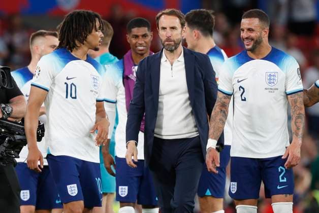 England v North Macedonia UEFA EURO, EM, Europameisterschaft,Fussball 2024 Qualifiers Trent Alexander-Arnold of England, England Manager Gareth Southgate and Kyle Walker of England at the end of the UEFA Euro 2024 Qualifiers Group C match at Old Trafford, Manchester Copyright: xPaulxChestertonx FIL-18631-0150 UK Newspapers OUT