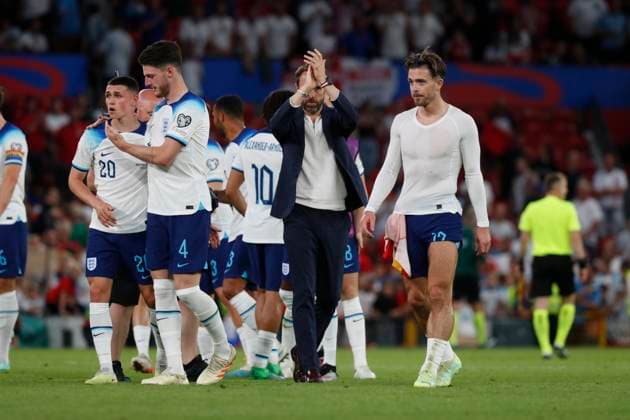 England v North Macedonia UEFA EURO, EM, Europameisterschaft,Fussball 2024 Qualifiers England Manager Gareth Southgate applauds the fans at the end of the UEFA Euro 2024 Qualifiers Group C match at Old Trafford, Manchester Copyright: xPaulxChestertonx FIL-18631-0152 UK Newspapers OUT