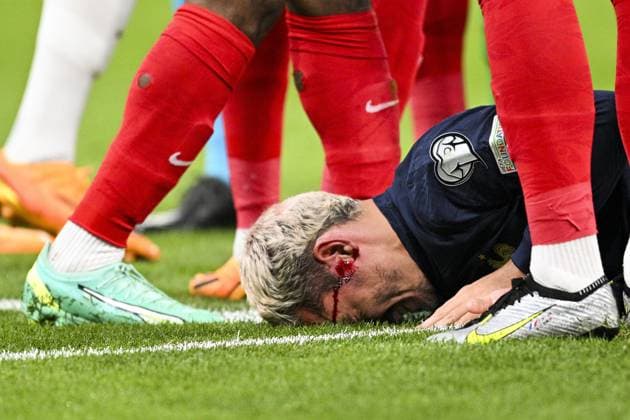 Bleesure a la tete de GRIEZMANN Antoine (FRA) FOOTBALL : France vs Grece - Qualifications Euro2024 - 19 06 2023 JBAutissier Panoramic  
