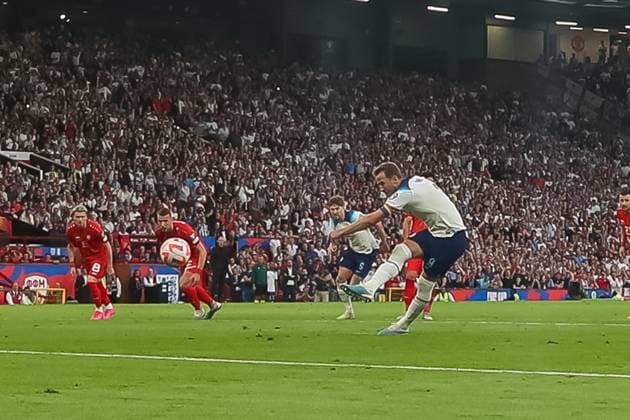 Harry Kane scores a penalty for England Copyright: xSimonxHallx 37600083