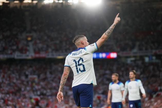 Kalvin Phillips points to the sky after scoring his first England goal Copyright: xSimonxHallx 37600099