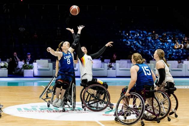 Sport Themen der Woche KW25 Sport Bilder des Tages IWBF Rollstuhlbasketball Weltmeisterschaft Dubai 2022, Spiel um Bronze Deutschland - USA, 20.06.2023 Natalie Schneider (USA, 8), Katharina Lang (Deutschland, 8) IWBF Rollstuhlbasketball Weltmeisterschaft Dubai 2022, Spiel um Bronze Deutschland - USA, Dubai, World Trade Center *** IWBF Wheelchair Basketball World Championship Dubai 2022, Game for Bronze Germany USA, 20 06 2023 Natalie Schneider USA, 8 , Katharina Lang Germany, 8 IWBF Wheelchair Basketball World Championship Dubai 2022, Game for Bronze Germany USA, Dubai, World Trade Center Copyright: xBEAUTIFULxSPORTS Wunderlx