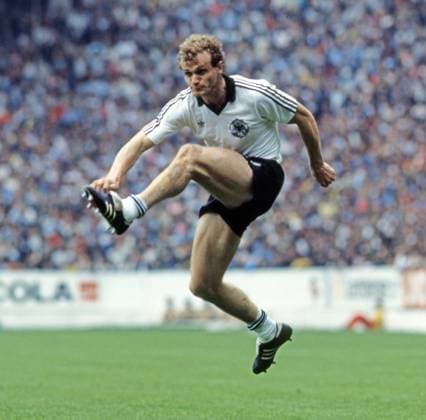 20.06.82 Deutschland - Chile Spanien, Gijon, 20.06.1982, Fussball, FIFA WM 1982 in Spanien, Deutschland - Chile (4:1): Hans-Peter Briegel (Deutschland). *** 20 06 82 Germany Chile Spain, Gijon, 20 06 1982, Football, FIFA World Cup 1982 in Spain, Germany Chile 4 1 Hans Peter Briegel Germany