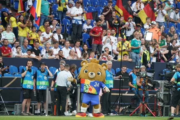 Maskottchen der EM 2024 in Deutschland wird vorgestellt und läuft eine Stadionrunde - 20.06.2023: Deutschland vs. Kolumbien, Veltins Arena auf Schalke, Gelsenkirchen, Freundschaftsspiel,