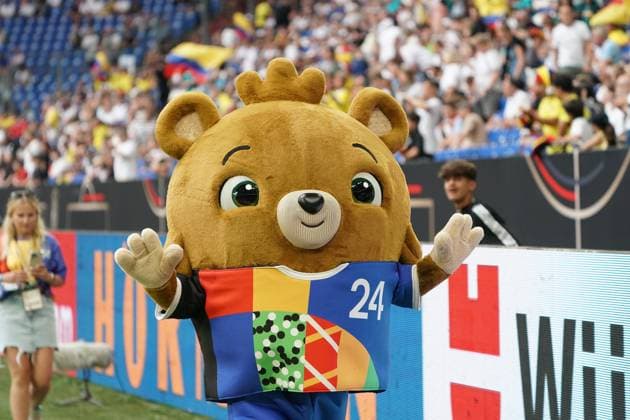 Maskottchen der EM 2024 in Deutschland wird vorgestellt und läuft eine Stadionrunde - 20.06.2023: Deutschland vs. Kolumbien, Veltins Arena auf Schalke, Gelsenkirchen, Freundschaftsspiel,