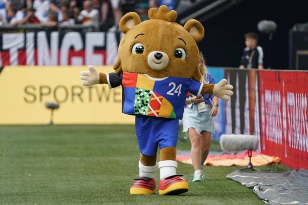Maskottchen der EM 2024 in Deutschland wird vorgestellt und läuft eine Stadionrunde - 20.06.2023: Deutschland vs. Kolumbien, Veltins Arena auf Schalke, Gelsenkirchen, Freundschaftsspiel,