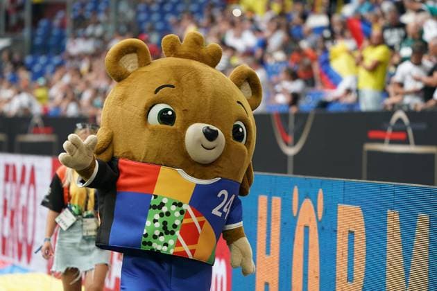 Maskottchen der EM 2024 in Deutschland wird vorgestellt und läuft eine Stadionrunde - 20.06.2023: Deutschland vs. Kolumbien, Veltins Arena auf Schalke, Gelsenkirchen, Freundschaftsspiel,