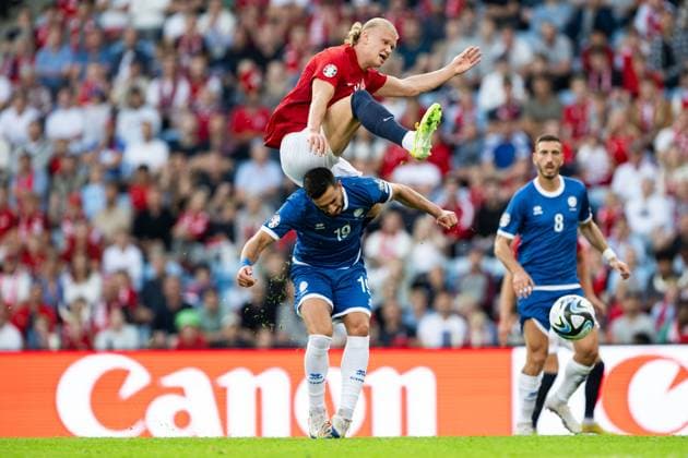 Sport Themen der Woche KW25 Sport Bilder des Tages 230620 Konstantinos Laifis of Cyprus and Erling Braut Haaland of Norway during the UEFA EURO, EM, Europameisterschaft,Fussball Qualifier, EM, Europameisterschaft football match between Norway and Cyprus on June 20, 2023 in Oslo. Photo: Vegard Grott BILDBYRAN kod VG VG0468 bbeng football soccer fotboll fotball uefa euro qualifier landskamp emkval em-kvalifisering em-kvalik norge norway cyprus kypros cypern *** 230620 Konstantinos Laifis of Cyprus and Erling Braut Haaland of Norway during the UEFA Euro Qualifier football match between Norway and Cyprus on June 20, 2023 in Oslo Photo Vegard Grott BILDBYRAN kod VG VG0468 bbeng football soccer fotboll fotboll uefa euro qualifier landskamp emkval em kvalifisering em kvalik norge norway cyprus kypros cypern  Copyright: VEGARDxGRoTT BB230620VG030