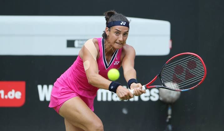Caroline Garcia (FRA), Centre Court auf der Tennisanlage des LTTC Rot Weiss e.V. Steffi Graf Stadion Tennis bett1 open WTA, Tennis Damen 500 Turnier auf Rasen Damen Saison 2022 2023 21.06.2023
