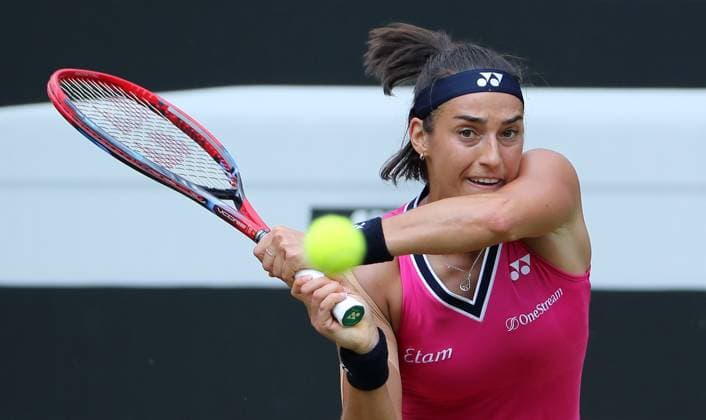 Caroline Garcia (FRA), Centre Court auf der Tennisanlage des LTTC Rot Weiss e.V. Steffi Graf Stadion Tennis bett1 open WTA, Tennis Damen 500 Turnier auf Rasen Damen Saison 2022 2023 21.06.2023
