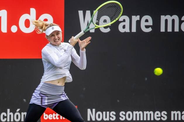 Berlin, 21.06.23, Tennis: Grass Court Championships Berlin im Steffi-Graf-Stadion. Damen, Einzel, Aliaksandra Sasnovich gegen Victoria Azarenka. Aliaksandra Sasnovich retourniert den Ball. bett1open 2023 - Grass Court Championships Berlin