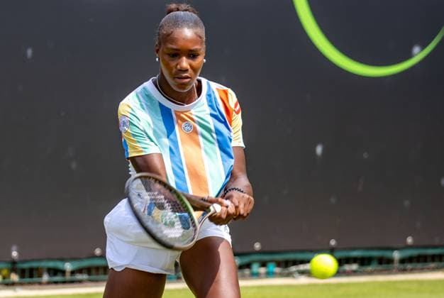 Berlin, 21.06.23, Tennis: Grass Court Championships Berlin im Steffi-Graf-Stadion. Damen, Doppel, Jule Niemeier und Noma Noha Akugue (GER) - Alexa Guarachi (CHI) und Erin Routliffe (NZL). Noma Noha Akugue (Deutschland) retourniert den Ball. bett1open 2023 - Grass Court Championships Berlin