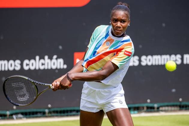Berlin, 21.06.23, Tennis: Grass Court Championships Berlin im Steffi-Graf-Stadion. Damen, Doppel, Jule Niemeier und Noma Noha Akugue (GER) - Alexa Guarachi (CHI) und Erin Routliffe (NZL). Noma Noha Akugue (Deutschland) retourniert den Ball. bett1open 2023 - Grass Court Championships Berlin