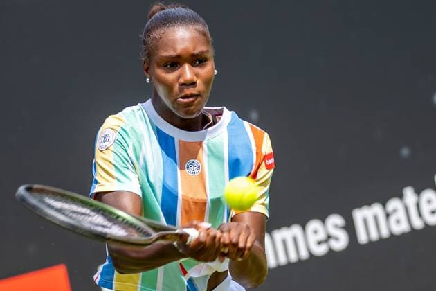 Berlin, 21.06.23, Tennis: Grass Court Championships Berlin im Steffi-Graf-Stadion. Damen, Doppel, Jule Niemeier und Noma Noha Akugue (GER) - Alexa Guarachi (CHI) und Erin Routliffe (NZL). Noma Noha Akugue (Deutschland) retourniert den Ball. bett1open 2023 - Grass Court Championships Berlin