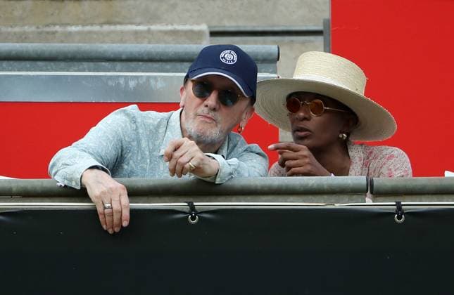 Marius Müller-Westernhagen und Ehefrau Indiwe Suttle unter den Zuschauern, Centre Court auf der Tennisanlage des LTTC Rot Weiss e.V. Steffi Graf Stadion Tennis bett1 open WTA, Tennis Damen 500 Turnier auf Rasen Damen Saison 2022 2023 21.06.2023