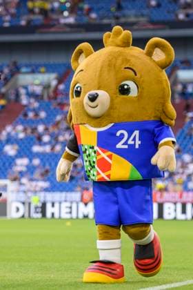 Fußball: Nationalmannschaft, Freundschaftsspiel, Deutschland - Kolumbien am 20.06.2023 in der Veltins-Arena in Gelsenkirchen (Nordrhein-Westfalen). EM 2024 Maskottchen Albärt, Bärnardo, Bärnheart, Herzi von Bär DFB REGULATIONS PROHIBIT ANY USE OF PHOTOGRAPHS AS IMAGE SEQUENCES AND OR QUASI-VIDEO. Copyright: xNeundorf Kirchner-Mediax