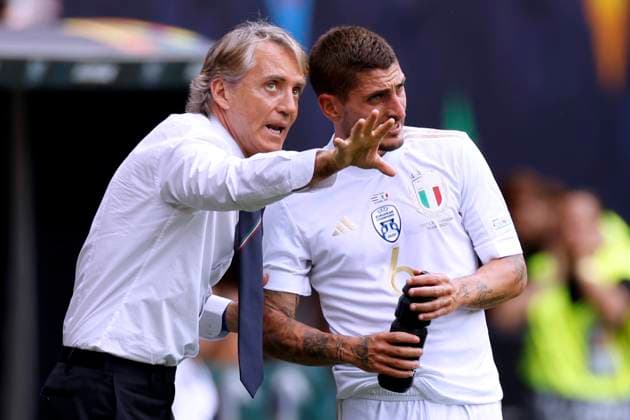 MANCINI Roberto Trainer Team Italien mit VERRATTI Marco UEFA Nations League 2023 Spiel 3.Platz Spiel Holland - Italien 2 : 3 am 18.06.2023 in Enschede DFL REGULATIONS PROHIBIT ANY USE OF PHOTOGRAPHS as IMAGE SEQUENCES and or QUASI-VIDEO Copyright: xLacixPerenyix