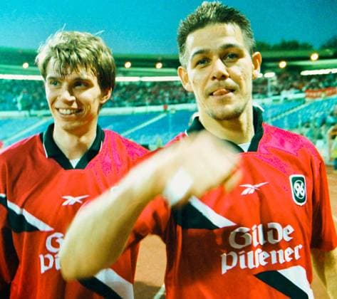RECORD DATE NOT STATED Aus 2. BL. Saison 1999 2000 Hannover 96 - Alemannia Aachen 3:1 am 20.04.2000 im Niedersachsenstadion. Im Foto: Han96 Torschützen re. Andrezj Kobylanski 2 fach sowie li. Igoris Morinas 1Tor *** From 2 BL season 1999 2000 Hannover 96 Alemannia Aachen 3 1 on 20 04 2000 in Niedersachsenstadion In photo Han96 scorers r Andrezj Kobylanski 2 times and l Igoris Morinas 1 goal