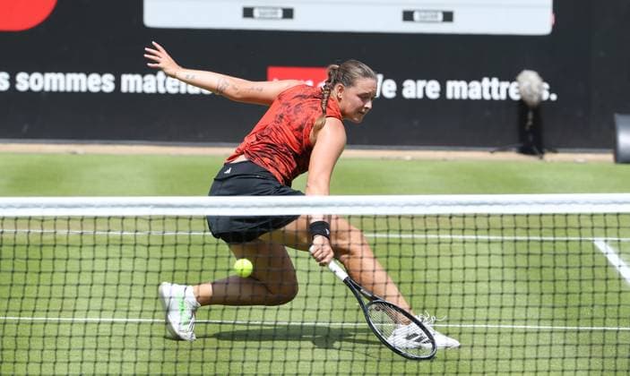 Jule Niemeier (GER), Centre Court auf der Tennisanlage des LTTC Rot Weiss e.V. Steffi Graf Stadion Tennis bett1 open WTA, Tennis Damen 500 Turnier auf Rasen Damen Saison 2022 2023 22.06.2023