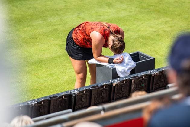 Bett1 Open WTA, Tennis Damen 500. Berlin, 22.06.2023 Jule Niemeier (Deutschland) faellt waehrend des Spiels und verletzt sich Bett1 Open WTA 500. Steffi Graf Stadion, Rot-Weiss Tennis Club, Berlin, 22.06.2023 Bett1Open Copyright: xBEAUTIFULxSPORTS LucianoxLimax