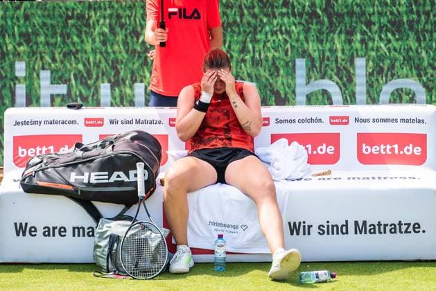 Bett1 Open WTA, Tennis Damen 500. Berlin, 22.06.2023 Jule Niemeier (Deutschland) weint nach Verletzung Bett1 Open WTA 500. Steffi Graf Stadion, Rot-Weiss Tennis Club, Berlin, 22.06.2023 Bett1Open Copyright: xBEAUTIFULxSPORTS LucianoxLimax