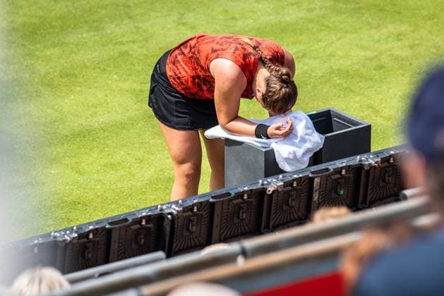 Bett1 Open WTA, Tennis Damen 500. Berlin, 22.06.2023 Jule Niemeier (Deutschland) faellt waehrend des Spiels und verletzt sich Bett1 Open WTA 500. Steffi Graf Stadion, Rot-Weiss Tennis Club, Berlin, 22.06.2023 Bett1Open Copyright: xBEAUTIFULxSPORTS LucianoxLimax