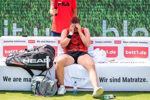 Bett1 Open WTA, Tennis Damen 500. Berlin, 22.06.2023 Jule Niemeier (Deutschland) weint nach Verletzung Bett1 Open WTA 500. Steffi Graf Stadion, Rot-Weiss Tennis Club, Berlin, 22.06.2023 Bett1Open Copyright: xBEAUTIFULxSPORTS LucianoxLimax