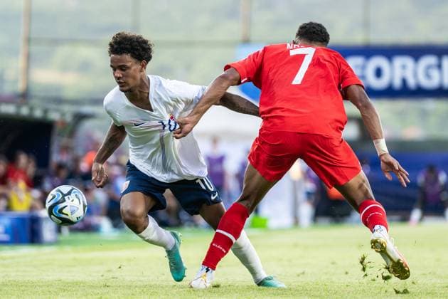 230622 Oscar Bobb of Norway and Dan Ndoye of Switzerland during the UEFA European Under-21 Championship group stage football match between Norway and Switzerland on June 22, 2023 in Cluj-Napoca. Photo: Marius Simensen BILDBYRAN COP 238 MM0021 bbeng fotboll football fotball soccer uefa european under-21 championship euro under-21 U21, U 21 em u21 norge norway switzerland sveits Copyright: MARIUSxSIMENSEN BB230622BB063