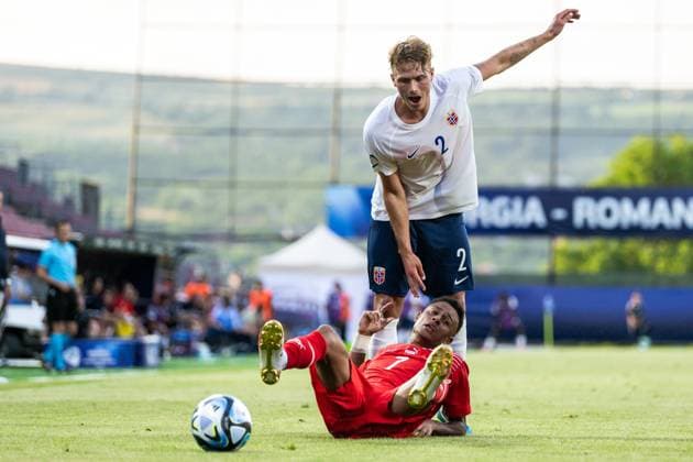 230622 Dan Ndoye of Switzerland and Sebastian Söraas Sebulonsen of Norway during the UEFA European Under-21 Championship group stage football match between Norway and Switzerland on June 22, 2023 in Cluj-Napoca. Photo: Marius Simensen BILDBYRAN COP 238 MM0021 bbeng fotboll football fotball soccer uefa european under-21 championship euro under-21 U21, U 21 em u21 norge norway switzerland sveits Copyright: MARIUSxSIMENSEN BB230622BB064