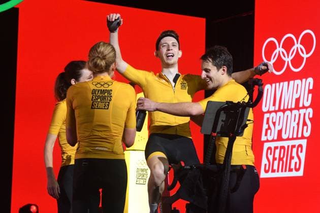Bilder des Jahres 2023, Sport 06 Juni Sport Themen der Woche KW25 Sport Bilder des Tages (230623) -- SINGAPORE, June 23, 2023 -- Martin Maertens (2nd R) of Team Fuego celebrates with teammates after the cycling event at the Olympic ESports Week 2023 held in Singapore on June 23, 2023. (Photo by Xinhua) (SP)SINGAPORE-OLYMPIC ESPORTS WEEK ThenxChihxWey 