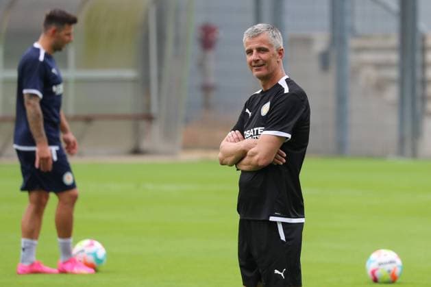 22.06.2023, xgox, Fussball 2. Bundesliga, Fussball 2. Bundesliga, Eintracht Braunschweig Auftakttraining emspor, v.l. Jens Haertel (Braunschweig, Trainer) (DFL DFB REGULATIONS PROHIBIT ANY USE OF PHOTOGRAPHS as IMAGE SEQUENCES and or QUASI-VIDEO) Braunschweig
