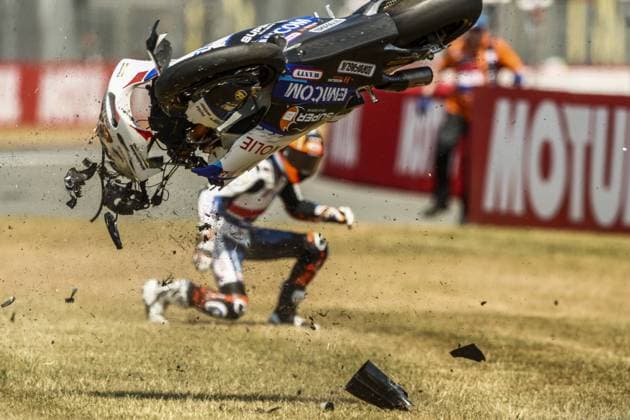 Bilder des Jahres 2023, Sport 06 Juni Sport Themen der Woche KW25 Sport Bilder des Tages ASSEN - Zonta van den Goorbergh (NED) crashes with his Kalex during the second free practice of Moto2 on June 23, 2023 at the TT circuit of Assen, Netherlands. ANP VINCENT JANNINK MotoGP of Netherlands - Previews 2023 2024 xVIxANPxSportx xxANPxIVx 472272440 originalFilename: 472272440.jpg