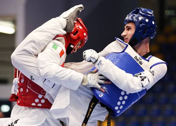 Bilder des Jahres 2023, Sport 06 Juni Sport Themen der Woche KW25 Sport Bilder des Tages 2023 Europaspiele Taekwondo, Krynica-Zdroj Arena, Poland 23 6 2023 Taekwondo Semi Finals Ireland™s Jack Woolley in action against Matias Lomartire of Italy Jack Woolley in action against Matias Lomartire 23 6 2023  Copyright: x INPHO TomxMaherx TOMI1436