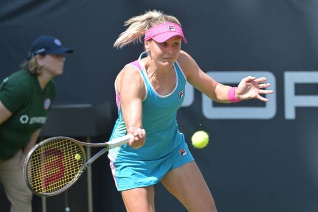 24.06.2023, xbrx, Tennis Bad Homburg Open WTA, Tennis Damen 250, emspor, v.l. Baindl, Kateryna (UKR), spielt den Ball, fokussiert, konzentriert Bad Homburg