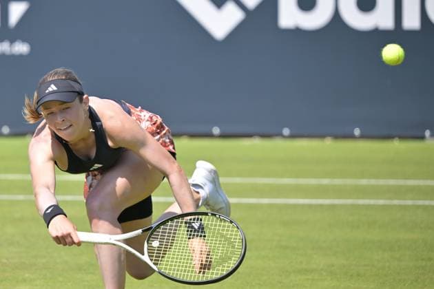 24.06.2023, xbrx, Tennis Bad Homburg Open WTA, Tennis Damen 250, emspor, v.l. Volynets, Katie (USA), spielt den Ball, fokussiert, konzentriert Bad Homburg