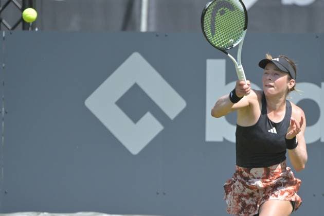 24.06.2023, xbrx, Tennis Bad Homburg Open WTA, Tennis Damen 250, emspor, v.l. Volynets, Katie (USA), fokussiert, konzentriert, spielt den Ball Bad Homburg