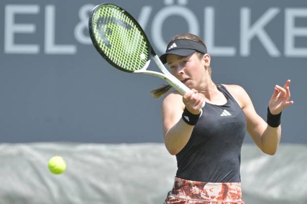 24.06.2023, xbrx, Tennis Bad Homburg Open WTA, Tennis Damen 250, emspor, v.l. Volynets, Katie (USA), fokussiert, konzentriert, spielt den Ball Bad Homburg