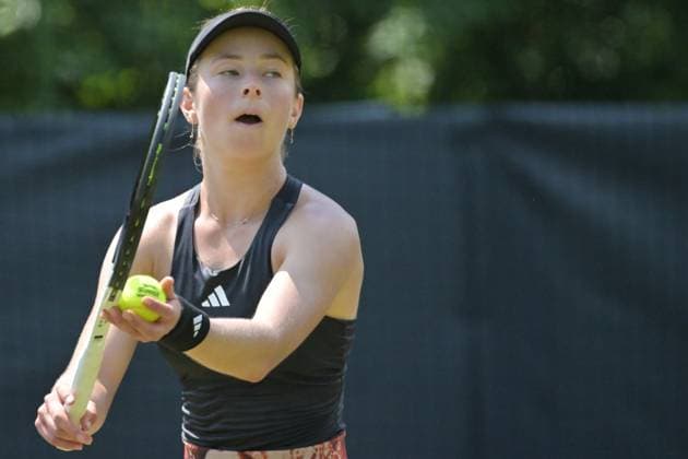24.06.2023, xbrx, Tennis Bad Homburg Open WTA, Tennis Damen 250, emspor, v.l. Volynets, Katie (USA), fokussiert, konzentriert, spielt den Ball Bad Homburg