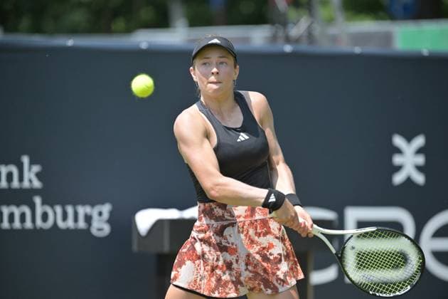 24.06.2023, xbrx, Tennis Bad Homburg Open WTA, Tennis Damen 250, emspor, v.l. Volynets, Katie (USA), fokussiert, konzentriert, spielt den Ball Bad Homburg