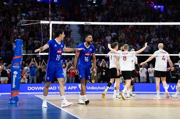 Joie des joueurs de France en fin du match apres sa victoire - Bultor Daryl ( 16 - France ) - Louati Yacine ( 19 - France ) - VOLLEYBALL : Canada vs France - Orleans - 24 06 2023 FedericoPestellini Panoramic  