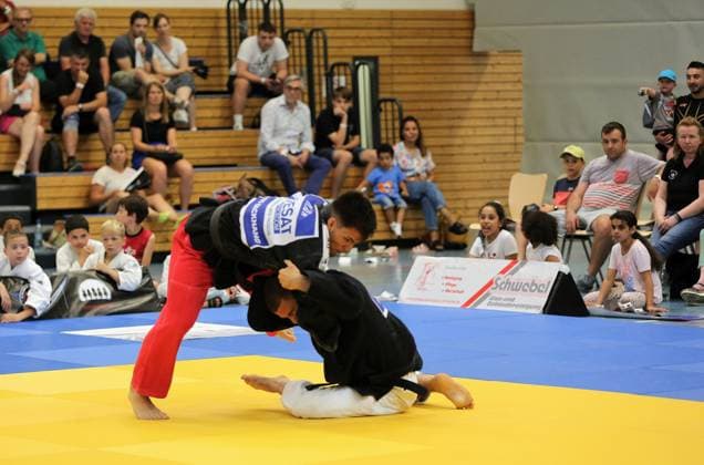 24.6.2023 xmgoodx Offenbach 1. Judo-Bundesliga 2023 1. JC Samurai Offenbach gegen TSG BACKNANG Athanasios Mylonelis (Samurai) gegen Sebastian Kaun (Backnang)