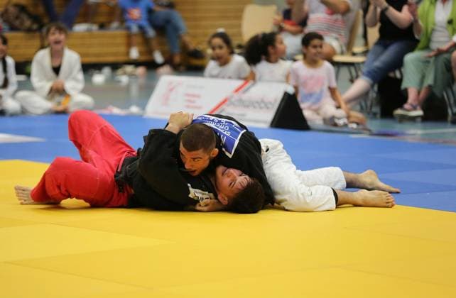 24.6.2023 xmgoodx Offenbach 1. Judo-Bundesliga 2023 1. JC Samurai Offenbach gegen TSG BACKNANG Athanasios Mylonelis (Samurai) gegen Sebastian Kaun (Backnang)