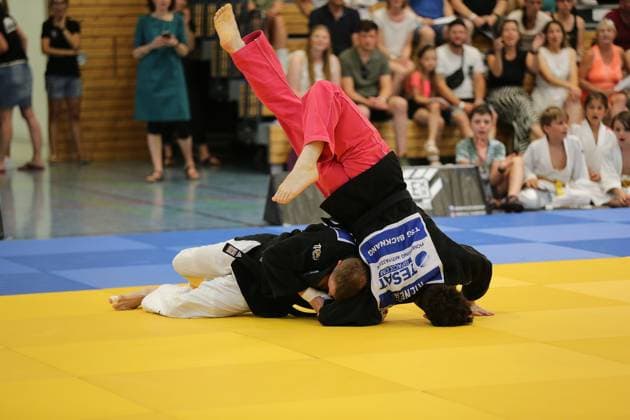 24.06.2023 xmgoodx Offenbach 1. Judo-Bundesliga 2023 1. JC Samurai Offenbach gegen TSG BACKNANG Leon Ehmig (Samurai) gegen Jonas Riener (Backnang)