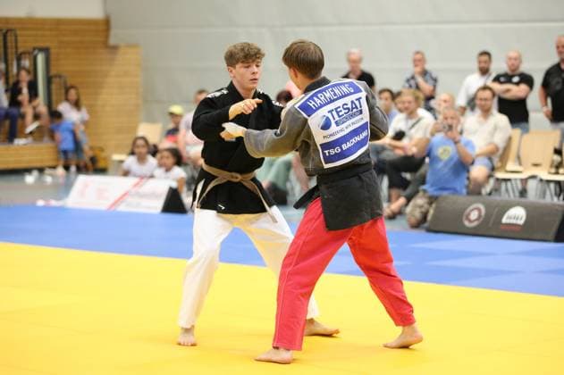 24.06.2023 xmgoodx Offenbach 1. Judo-Bundesliga 2023 1. JC Samurai Offenbach gegen TSG BACKNANG Adrian David Keller (Samurai) gegen Luca Harmening (Backnang)