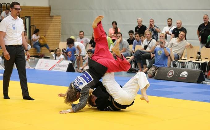 24.06.2023 xmgoodx Offenbach 1. Judo-Bundesliga 2023 1. JC Samurai Offenbach gegen TSG BACKNANG Adrian David Keller (Samurai) gegen Luca Harmening (Backnang)